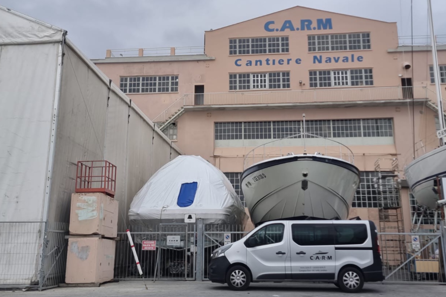 cantieri navali carm capannone fronte porto lavagna